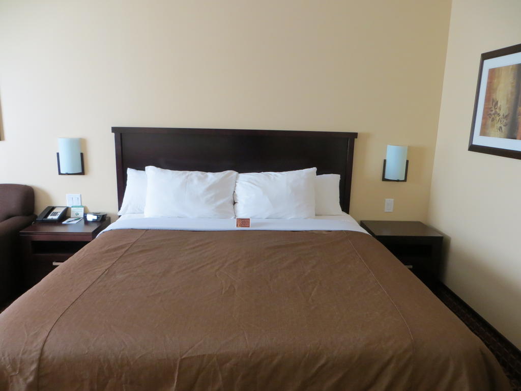 Poplar Tree Inn Stoughton Phòng bức ảnh