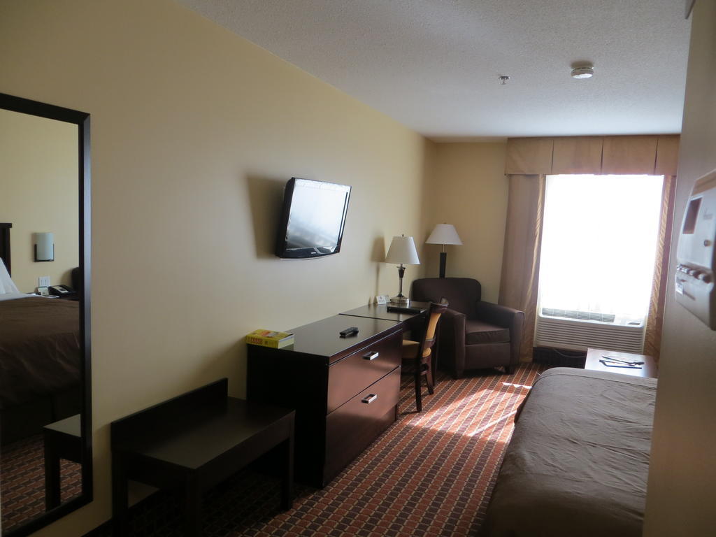 Poplar Tree Inn Stoughton Ngoại thất bức ảnh