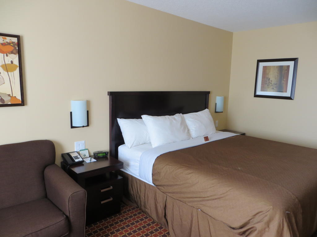 Poplar Tree Inn Stoughton Ngoại thất bức ảnh