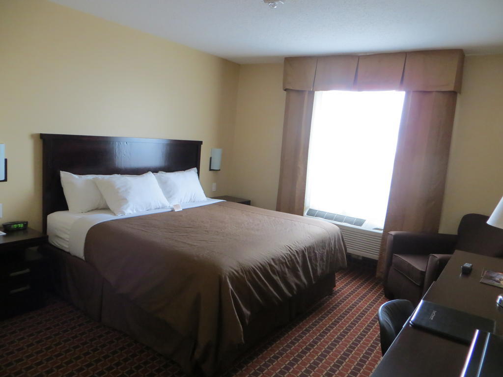 Poplar Tree Inn Stoughton Ngoại thất bức ảnh
